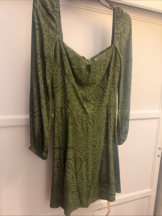 Reformation Dresses & Skirts - Reformation Butterfly Dress Cherry - Size 8